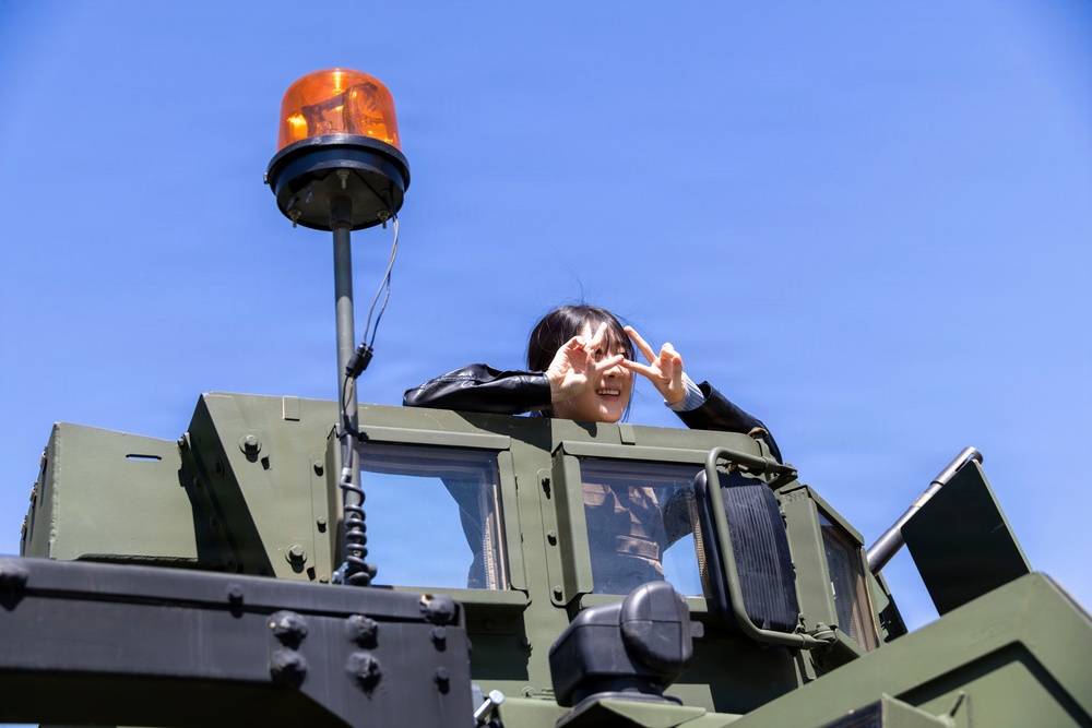 MARFORK, ROK Marine Corps spouses participate in Jane and John Wayne Day