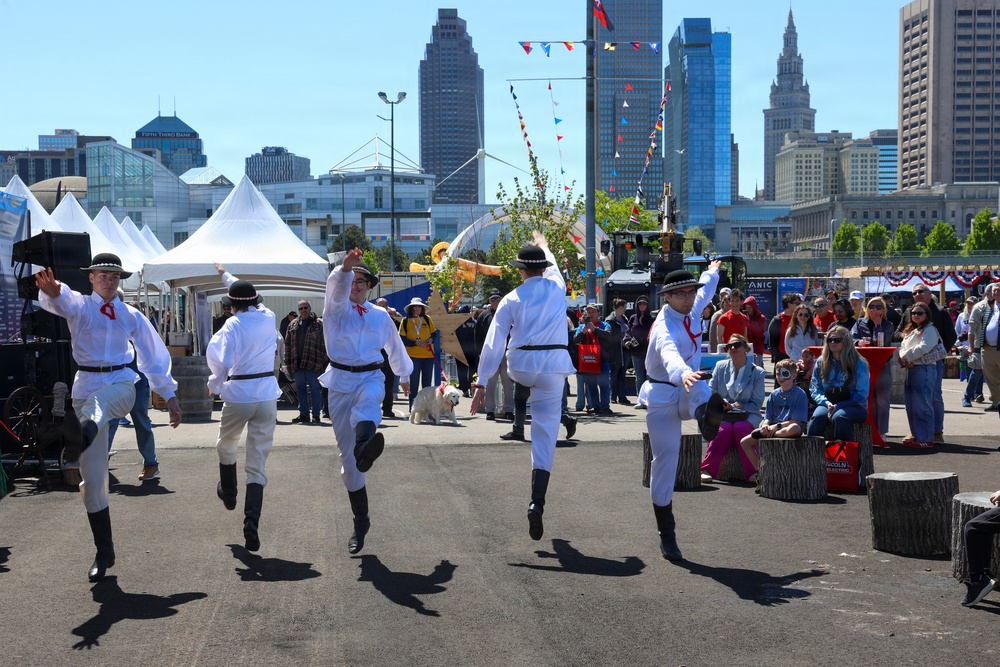 Sailors aboard future LCS 31 participate in a community day ahead of the upcoming commissioning ceremony