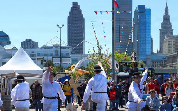 Sailors aboard future LCS 31 participate in a community day ahead of the upcoming commissioning ceremony