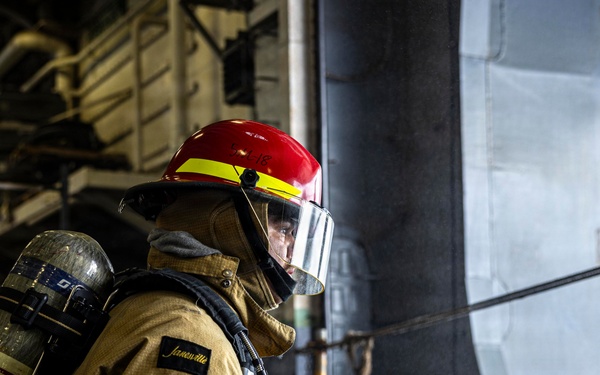 USS Iwo Jima Conducts Damage Control Training