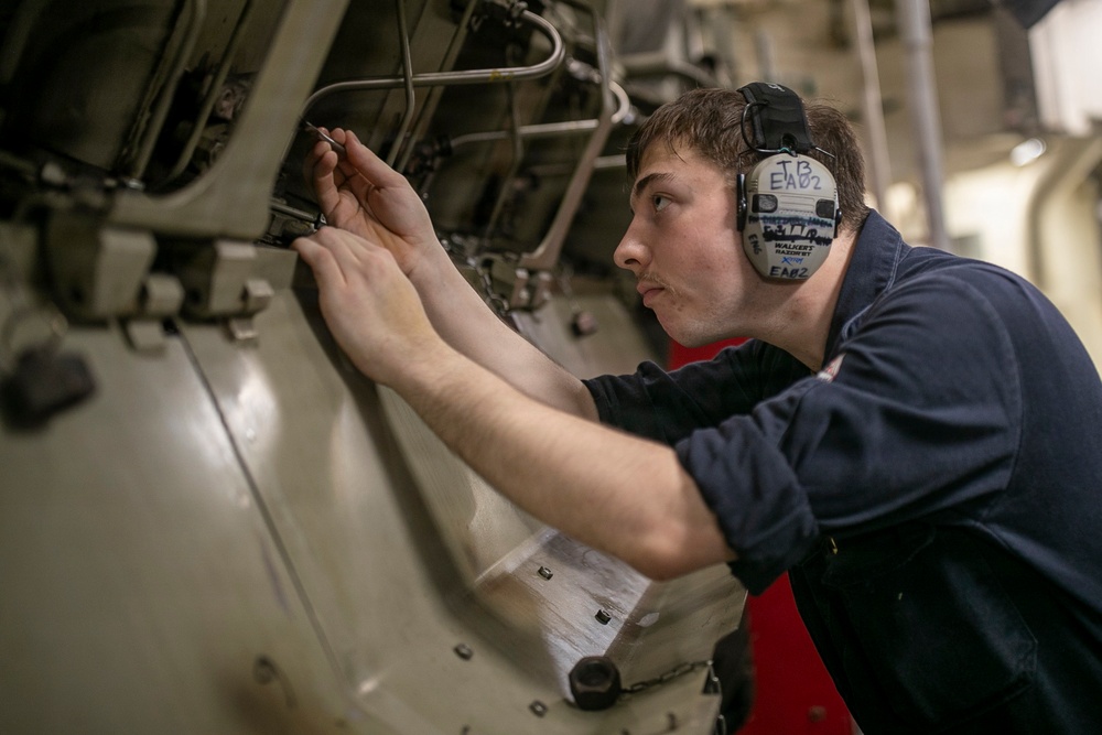 USS Tripoli SSDG Maintenance