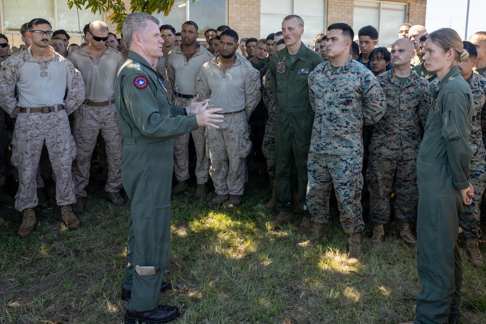 Commander of INDOPACOM visits MRF-D Marines