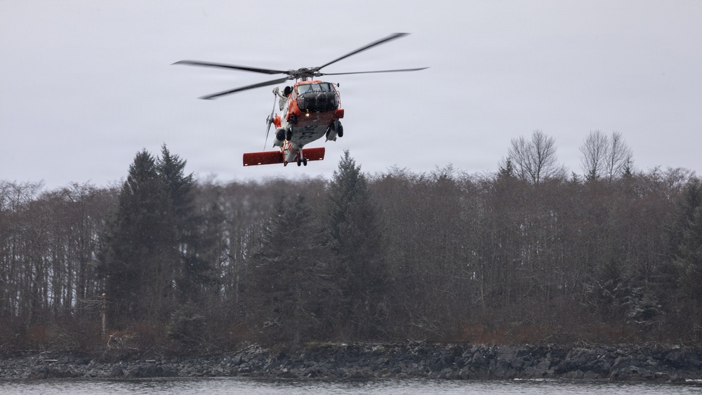 Army Guardsmen partner with Coast Guard and civilian rescue personnel during SAREX 2026