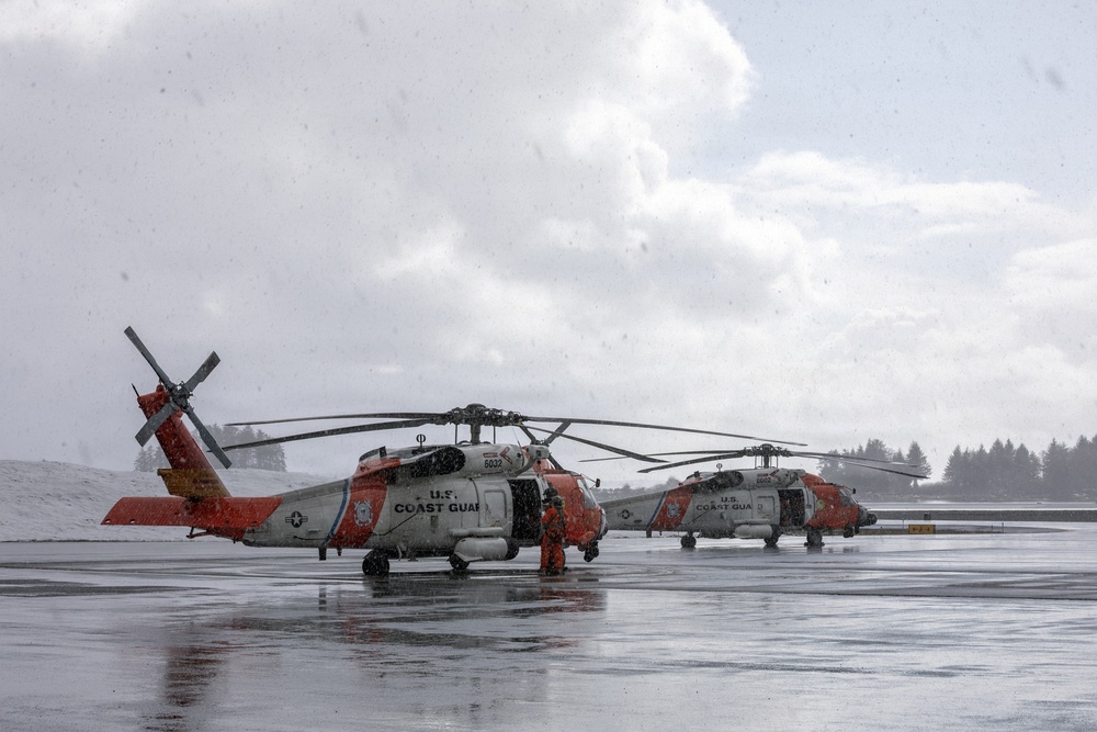 Army Guardsmen partner with Coast Guard and civilian rescue personnel during SAREX 2026