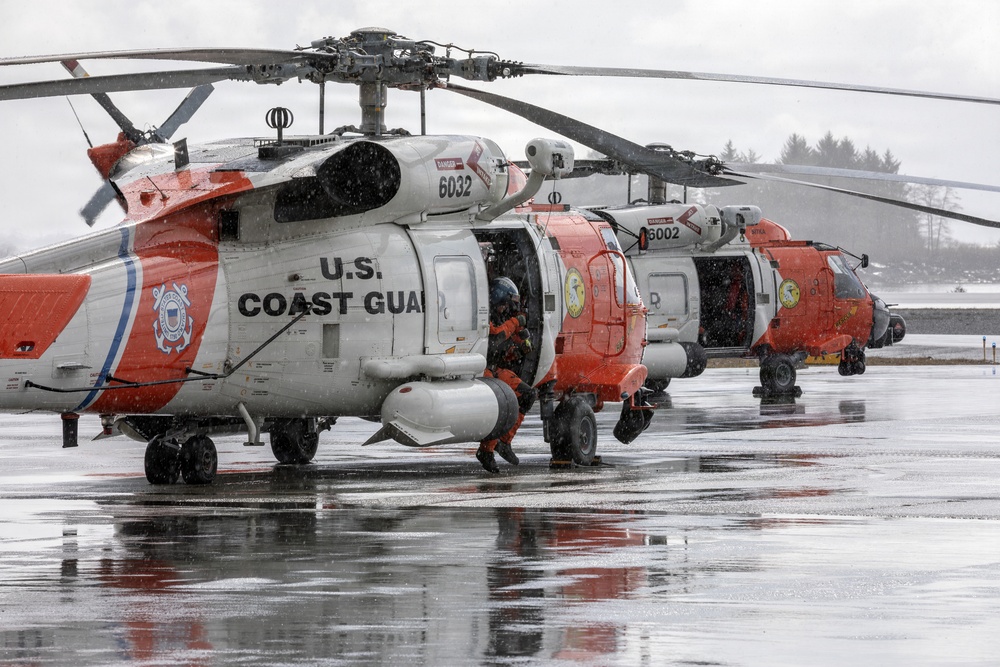 Army Guardsmen partner with Coast Guard and civilian rescue personnel during SAREX 2026