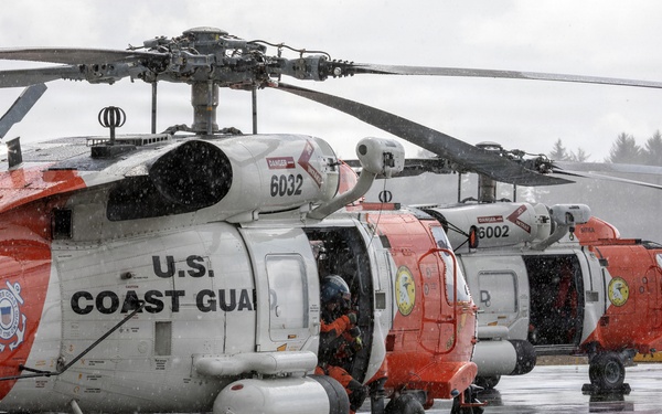 Army Guardsmen partner with Coast Guard and civilian rescue personnel during SAREX 2026