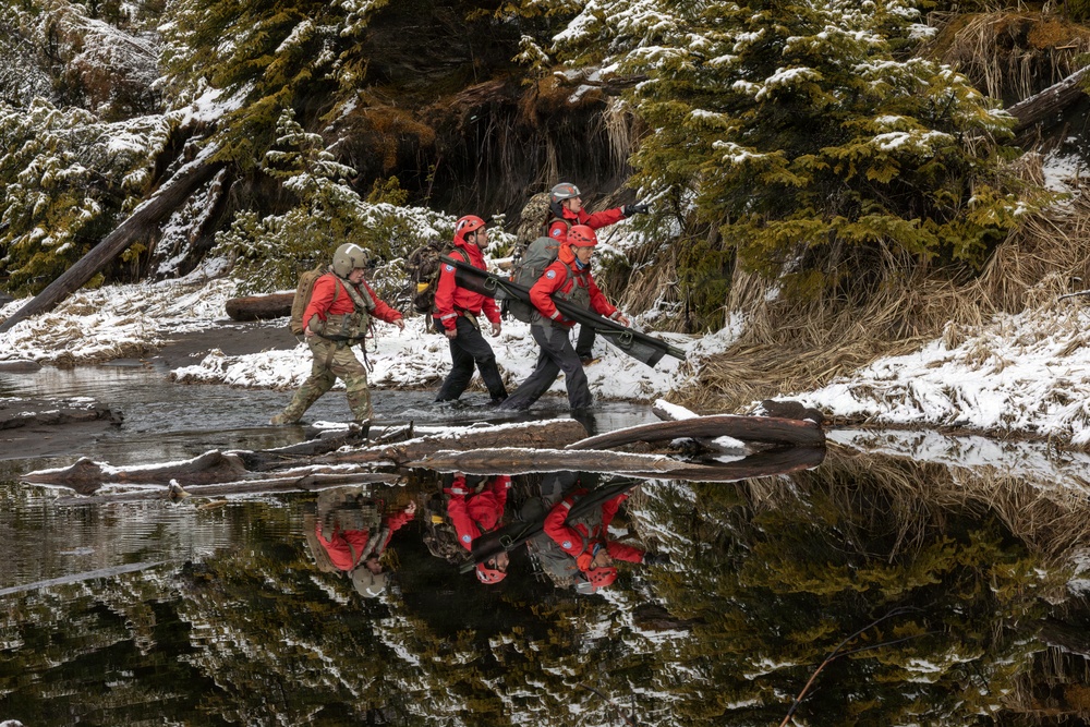 Army Guardsmen partner with Coast Guard and civilian rescue personnel during SAREX 2026