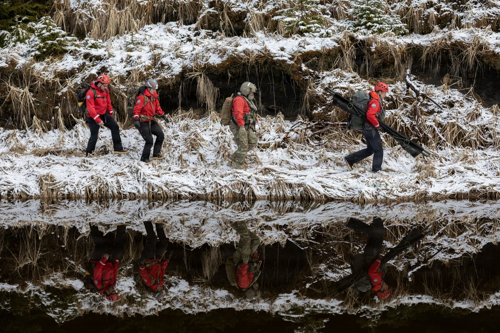 Army Guardsmen partner with Coast Guard and civilian rescue personnel during SAREX 2026