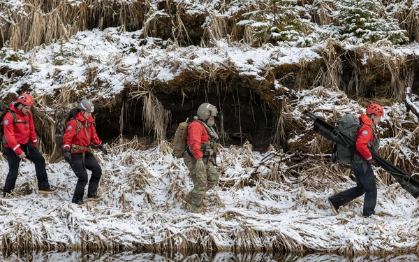 Army Guardsmen partner with Coast Guard and civilian rescue personnel during SAREX 2026