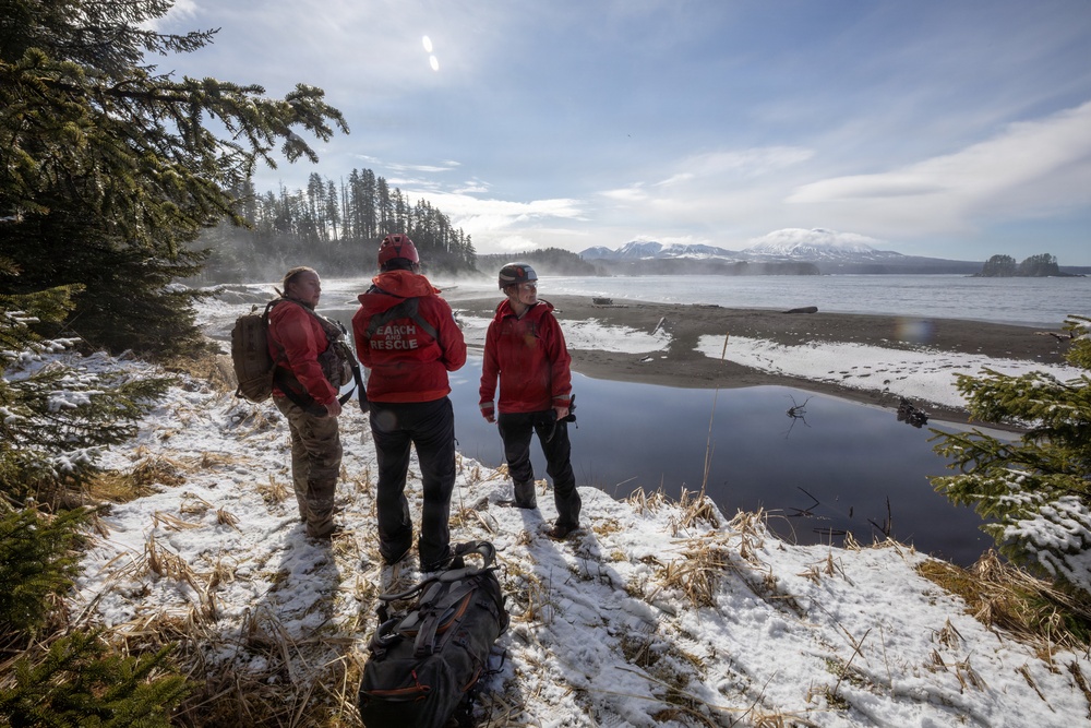 Army Guardsmen partner with Coast Guard and civilian rescue personnel during SAREX 2026