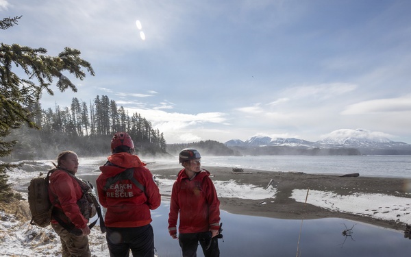 Army Guardsmen partner with Coast Guard and civilian rescue personnel during SAREX 2026
