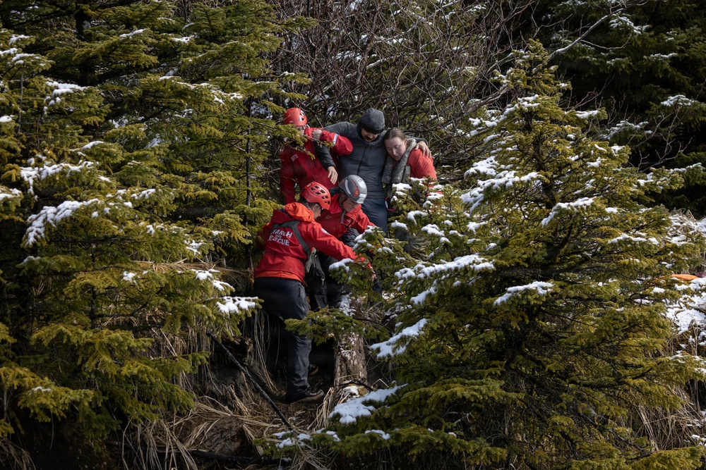 Army Guardsmen partner with Coast Guard and civilian rescue personnel during SAREX 2026