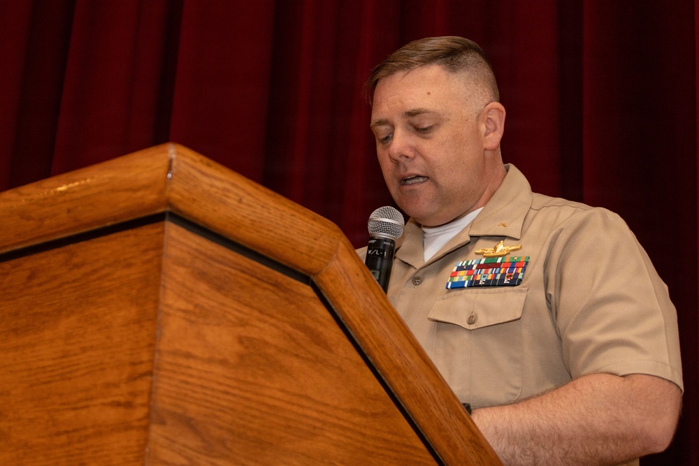 Sgt. Maj. Hernandez says goodbye to MWCS-18 during relief ceremony