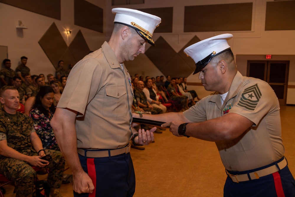 Sgt. Maj. Hernandez says goodbye to MWCS-18 during relief ceremony