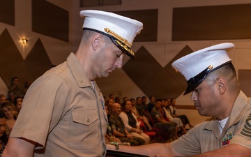 Sgt. Maj. Hernandez says goodbye to MWCS-18 during relief ceremony