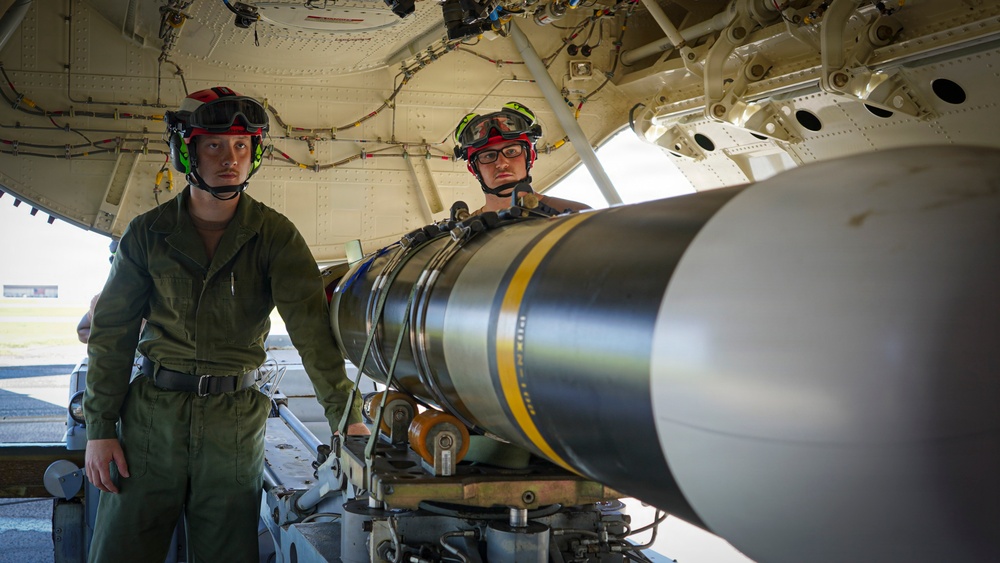 VP-26 Tridents Load Torpedo to a P-8A Poseidon