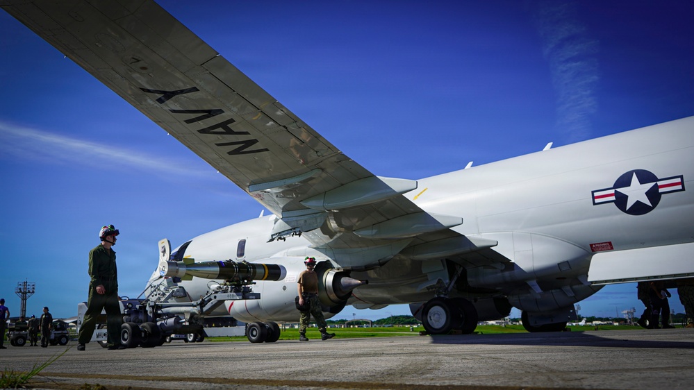 VP-26 Tridents Load Torpedo to a P-8A Poseidon