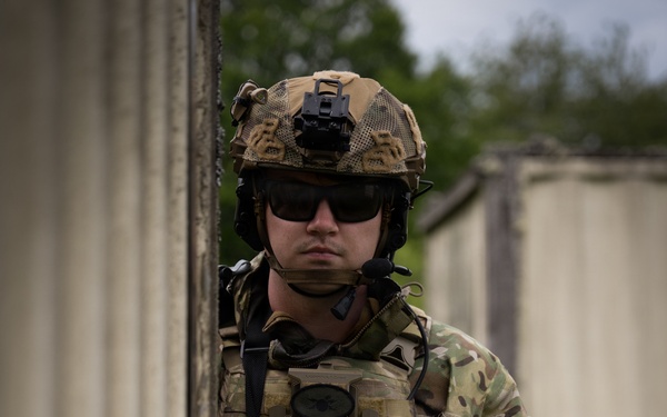 Stronger, smarter, sharper: Incirlik Airmen elevate tactical skills through European EOD exercise
