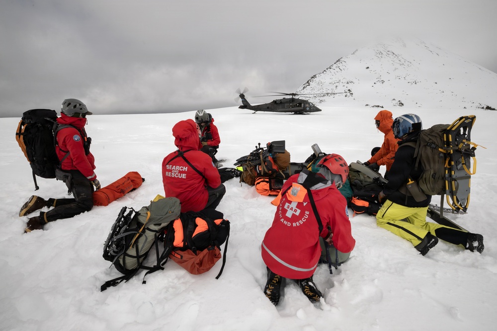 Alaska Air and Army National Guardsmen partner with Coast Guard and civilian rescue personnel during SAREX 2026