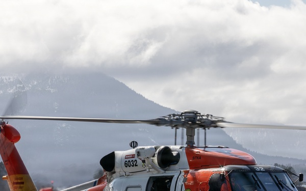 Alaska Air and Army National Guardsmen partner with Coast Guard and civilian rescue personnel during SAREX 2026