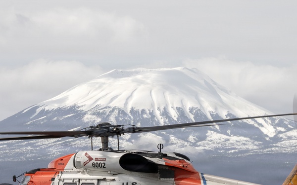 Alaska Air and Army National Guardsmen partner with Coast Guard and civilian rescue personnel during SAREX 2026