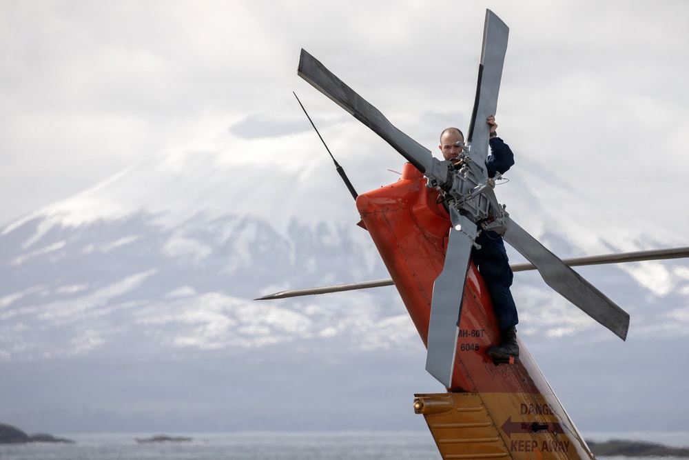 Alaska Air and Army National Guardsmen partner with Coast Guard and civilian rescue personnel during SAREX 2026