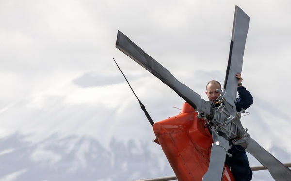 Alaska Air and Army National Guardsmen partner with Coast Guard and civilian rescue personnel during SAREX 2026