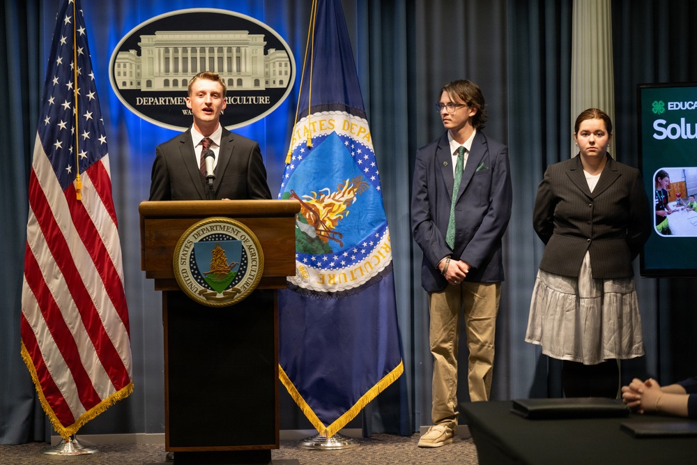 4-H'ers brief some USDA leadership during the 2026 National 4-H Conference April 10-15, 2026