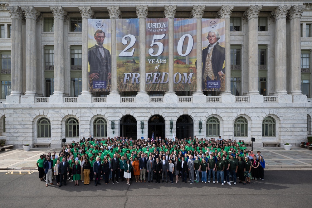 4-H'ers group photo during the 2026 National 4-H Conference April 10-15, 2026
