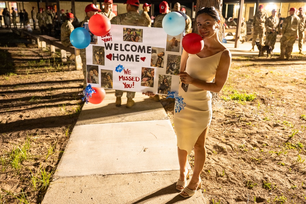Airmen return home from USINDOPACOM, reunite with family