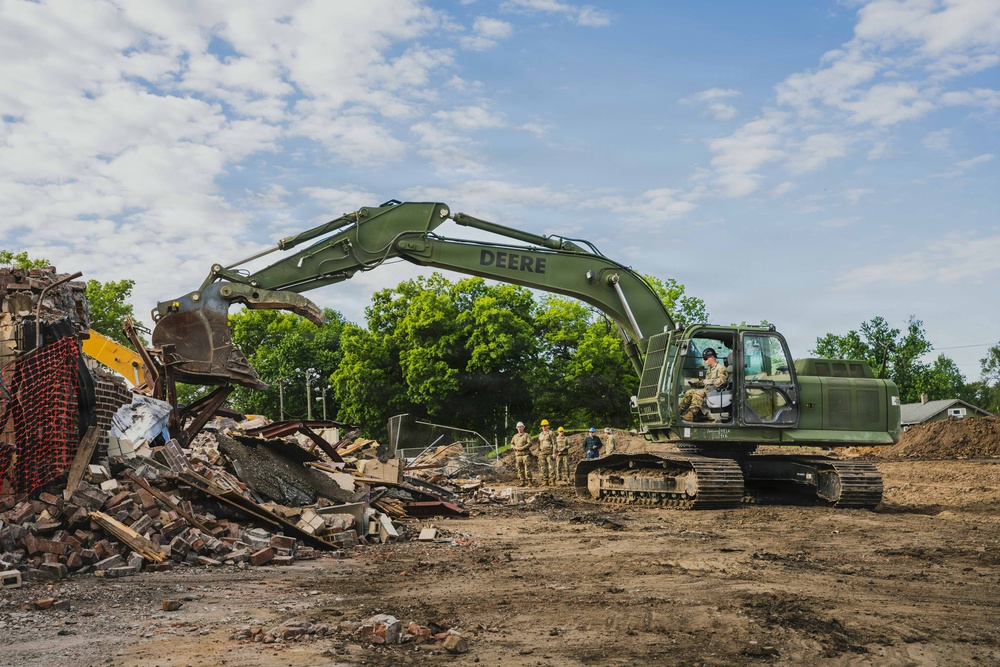 Hoosier Guardsmen Partner with Local Community for IRT Demolition Project