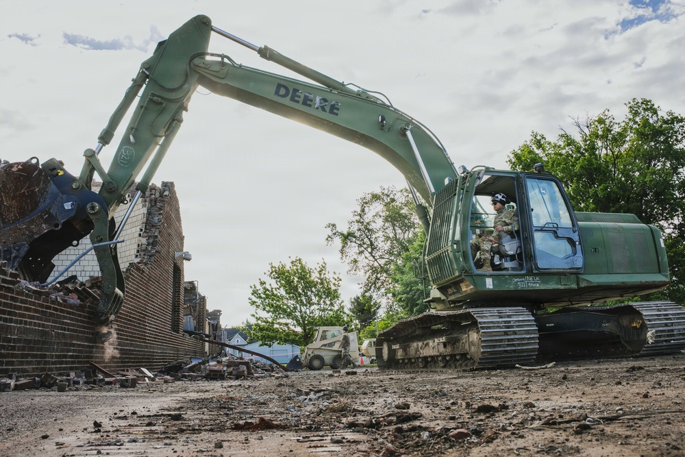 Hoosier Guardsmen Partner with Local Community for IRT Demolition Project