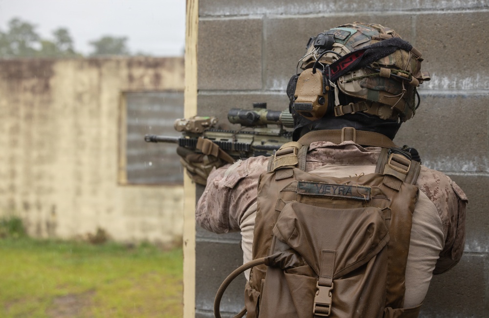 1st Battalion, 8th Marines Conducts MOUT Training