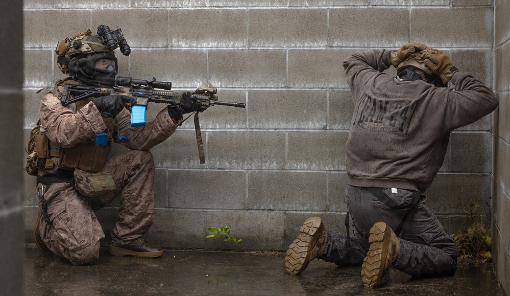 1st Battalion, 8th Marines Conducts MOUT Training