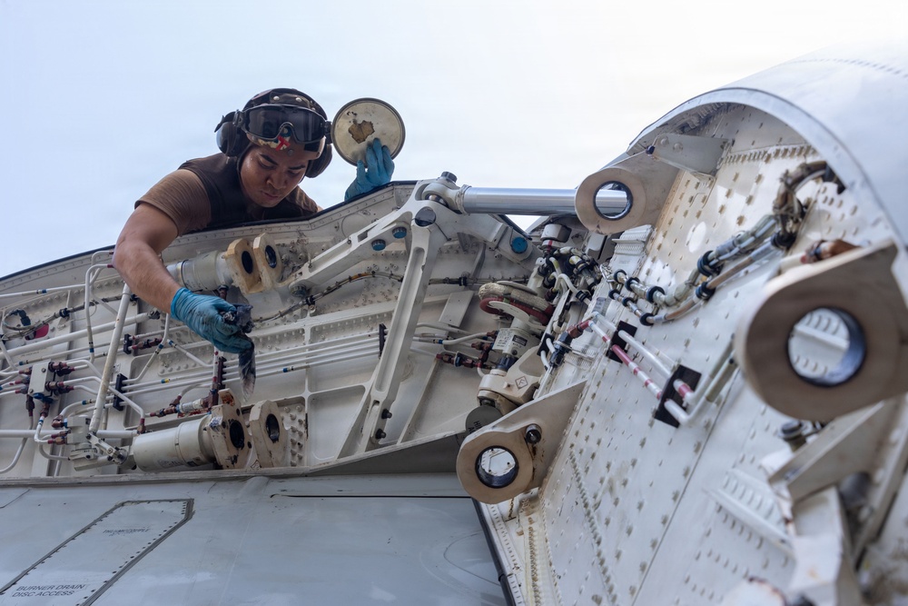Abraham Lincoln Conducts Flight Deck Operations