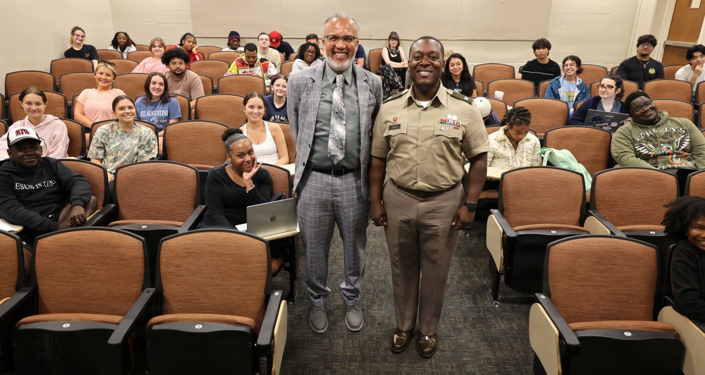 Mobile District Commander speaks with South Alabama students
