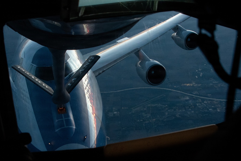E-4B Nightwatch refueled