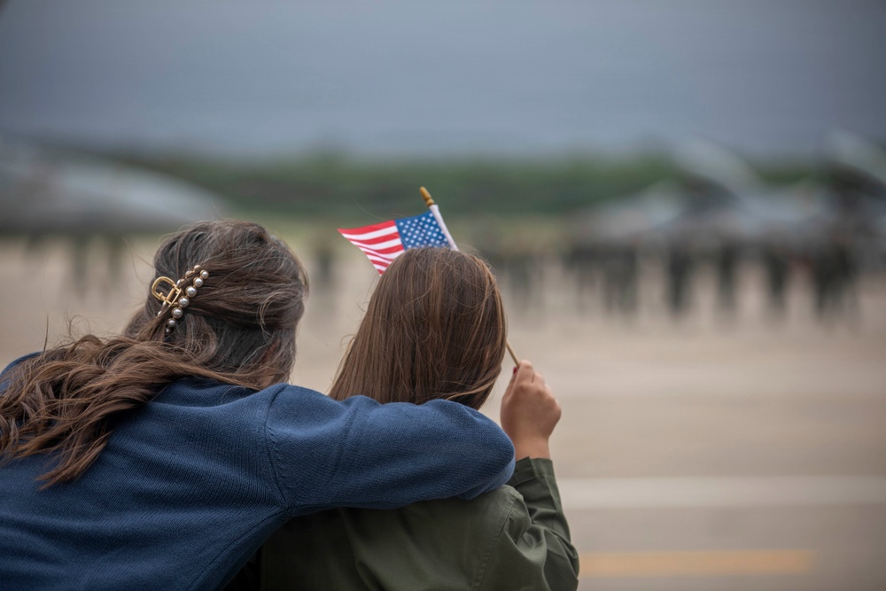 CVW-8 Returns Home Following Eleven-Month Deployment