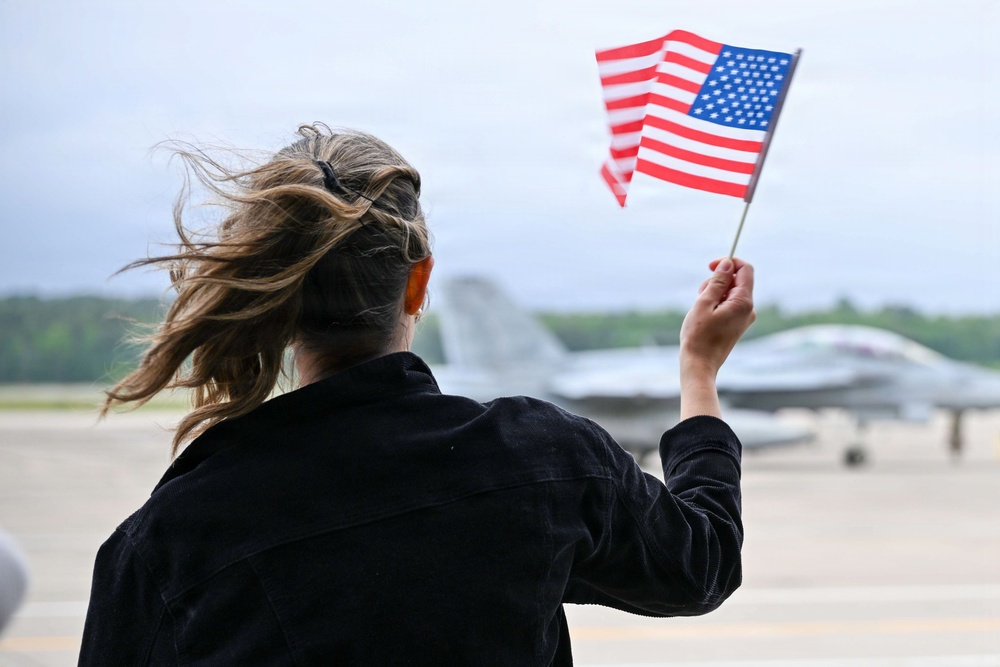 Carrier Air Wing (CVW) 8 Returns Following 11-Month Deployment