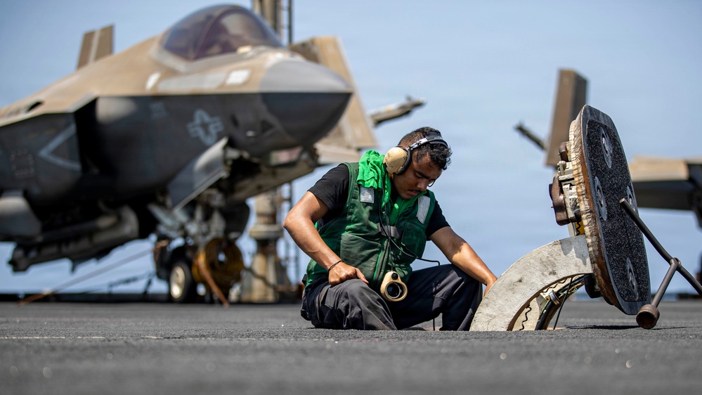 Abraham Lincoln Conducts Flight Deck Operations