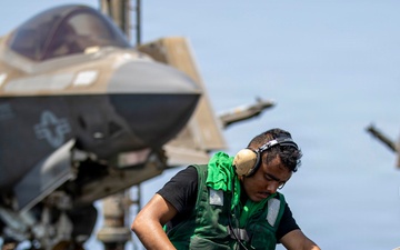 Abraham Lincoln Conducts Flight Deck Operations