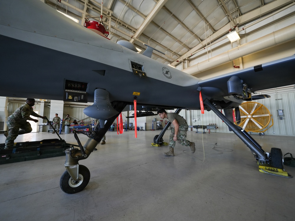 25th AMXS Airmen compete in Load Crew of the Quarter Competition