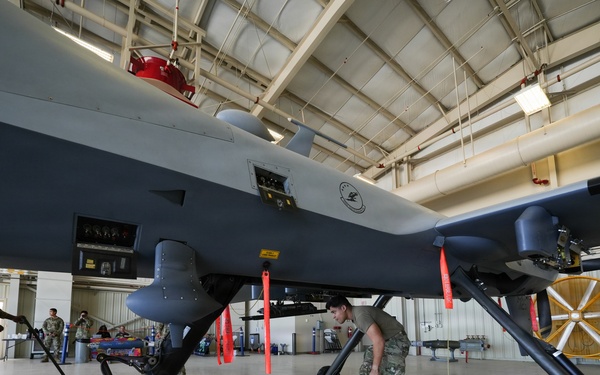 25th AMXS Airmen compete in Load Crew of the Quarter Competition