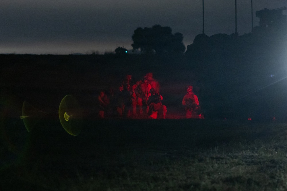 BLT 2/4 participate in a Night Mechanized Raid