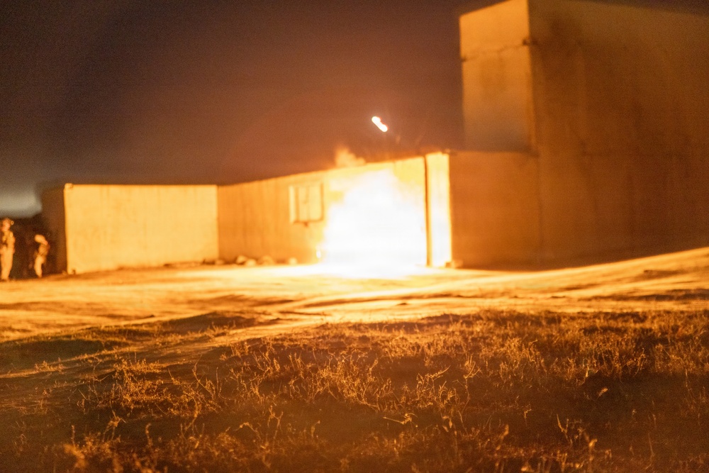 BLT 2/4 participate in a Night Mechanized Raid