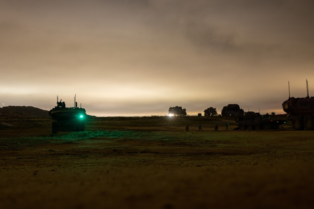 BLT 2/4 participate in a Night Mechanized Raid