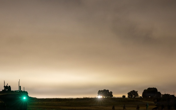 BLT 2/4 participate in a Night Mechanized Raid