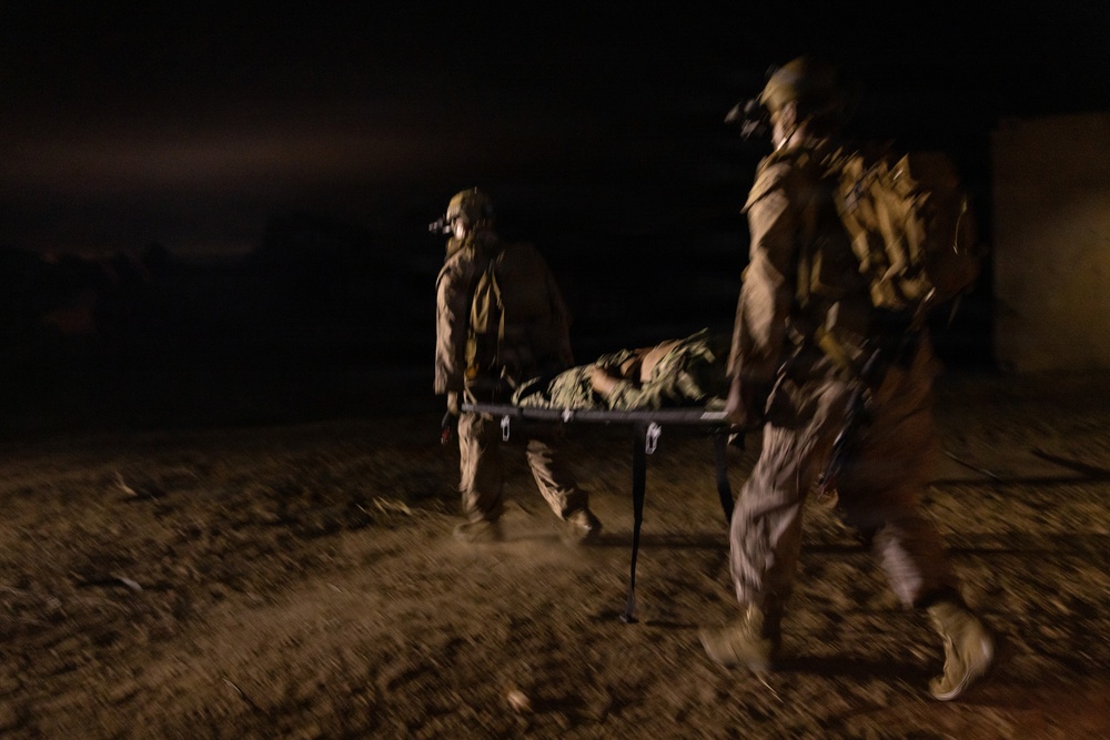 BLT 2/4 participate in a Night Mechanized Raid