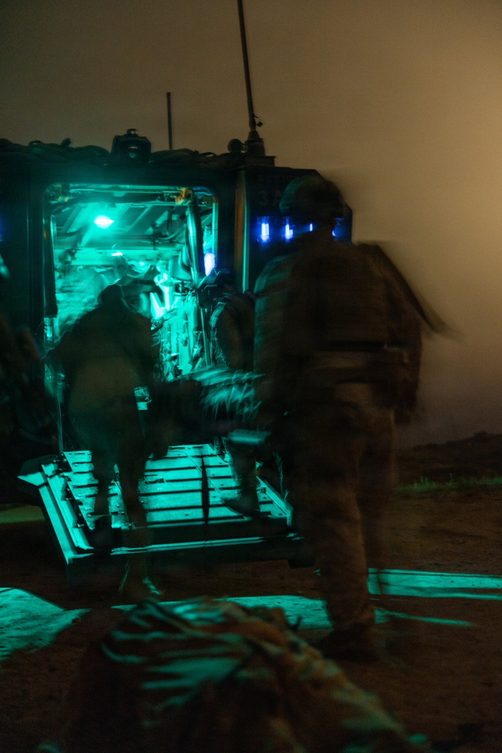 BLT 2/4 participate in a Night Mechanized Raid