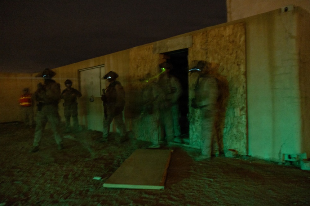 BLT 2/4 participate in a Night Mechanized Raid